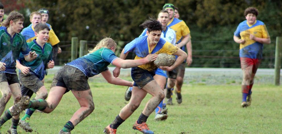 Rugby at the recent interschool between Tokomairiro High School and Blue Mountain College. 