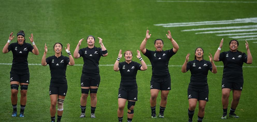 Dr Farah Palmer has called for the Black Ferns to be considered for professional rugby contracts....