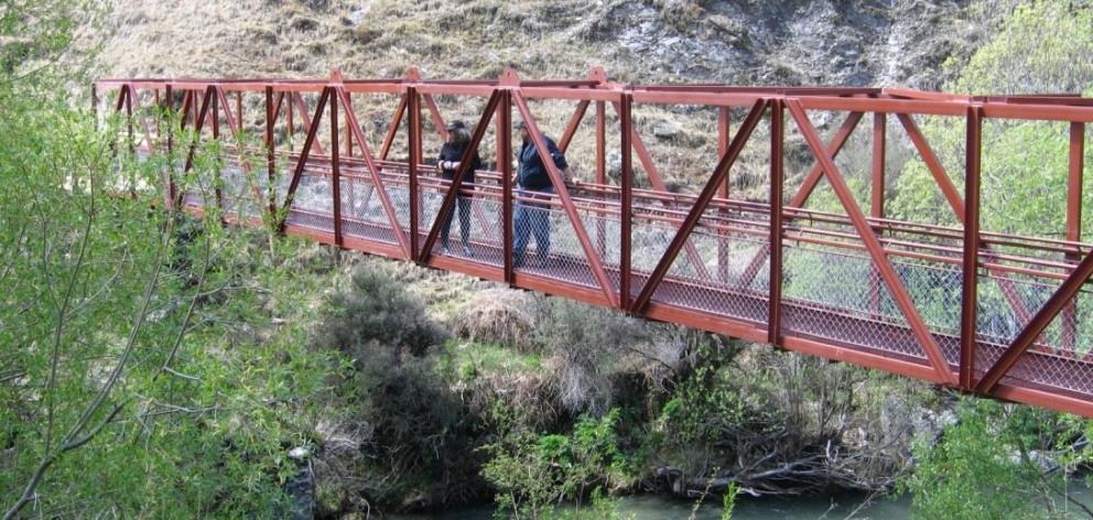 The new footbridge connecting Arrowtown with Glendhu Bay through the Macetown and Motatapu...