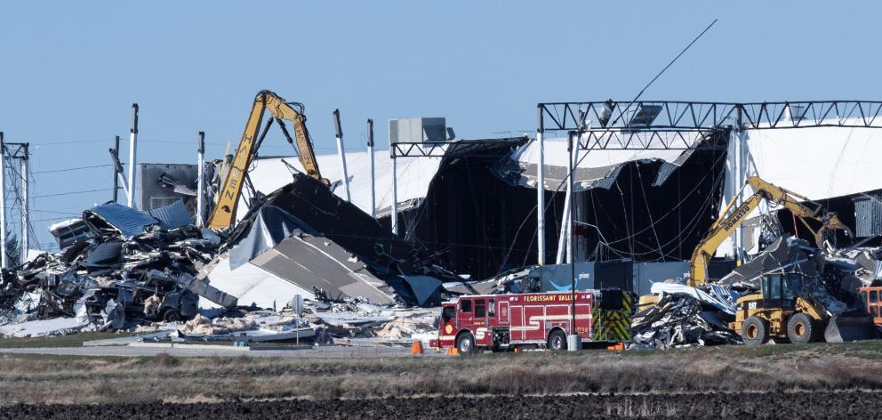 Construction crews work at the site of a roof collapse at an Amazon distribution center in Edwardsville, Illinois. Photo: Reuters