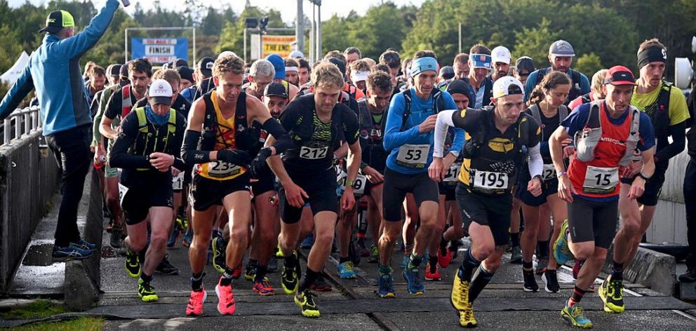 Runners set off from the start near Te Anau.