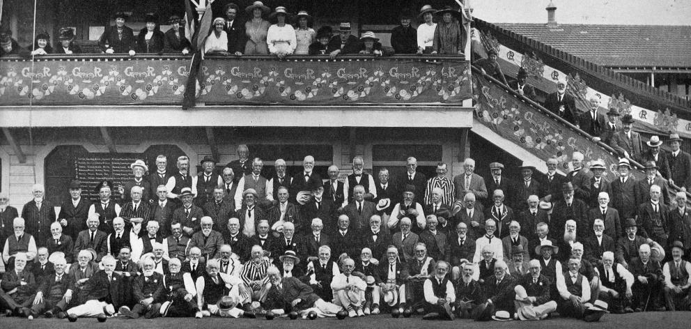 Elderly bowlers' day on the Dunedin club green on February 11, 1922. — Otago Witness, 21.2.1922 