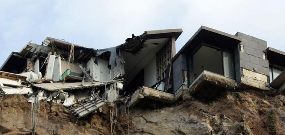 An earthquake-damaged home in Sumner. Photo: RNZ / Diego Opatowski