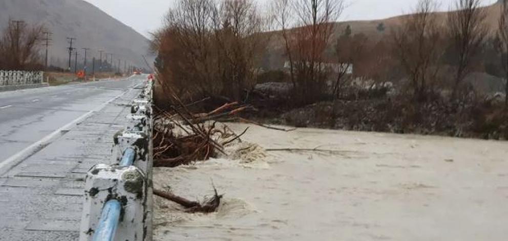 Flooding in Otematata. Photo: Oscar Burgin / Supplied via RNZ