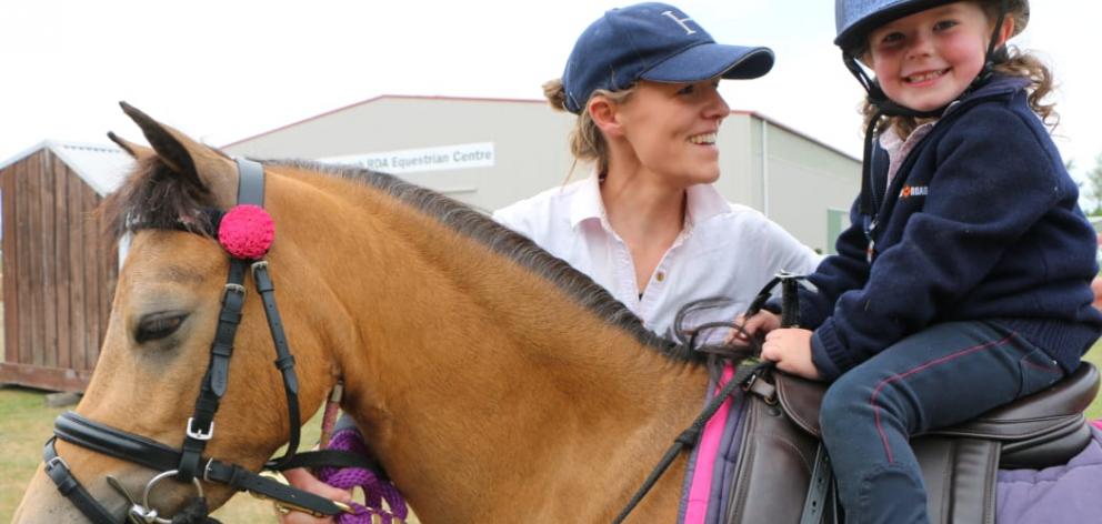 Greer Hazlett with her mother Tabitha. Photo: RNZ / Jean Edwards
