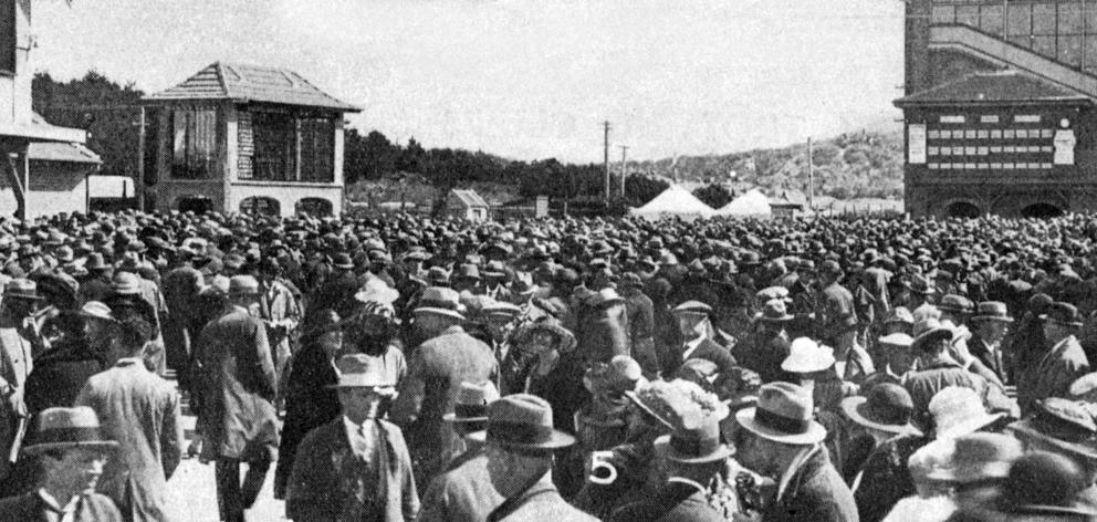 Racegoers crowd the summer meeting at Forbury Park Trotting Club. — Otago Witness, 12.2.1924