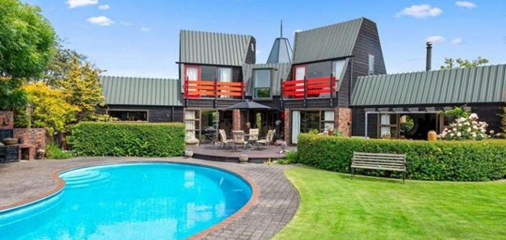 The home was designed by noted architect David Allen. PHOTO: ONEROOF.CO.NZ