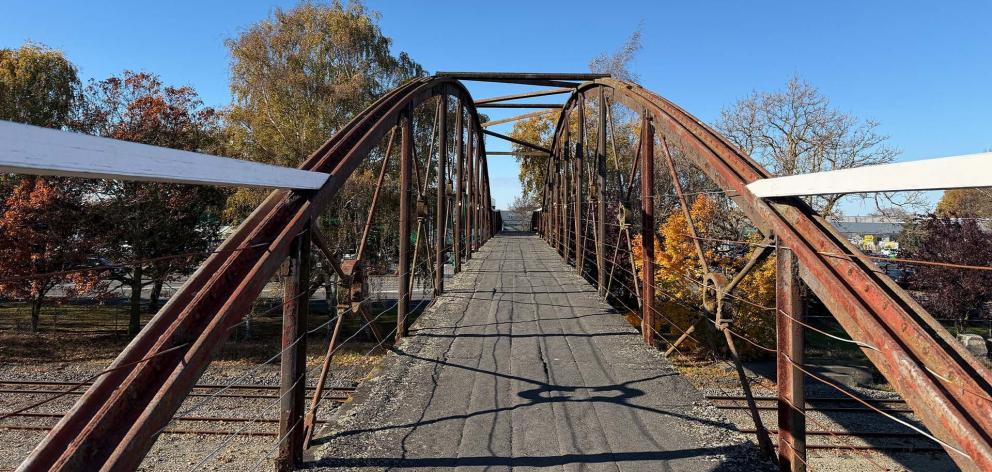 Ashburton’s 109-year-old heritage-listed rail footbridge is closed ahead of a major renovation. 