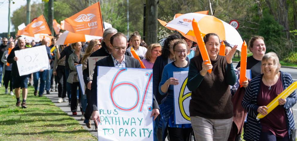 Lincoln University workers strike. Photo: TEU