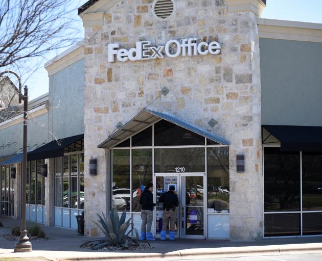 Investigators at the FedEx store near San Antono. Photo: Reuters