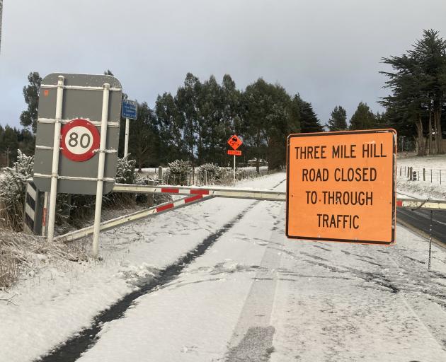 Three Mile Hill Rd closed due to snow at about 2.30am. Photo: Stephen Jaquiery