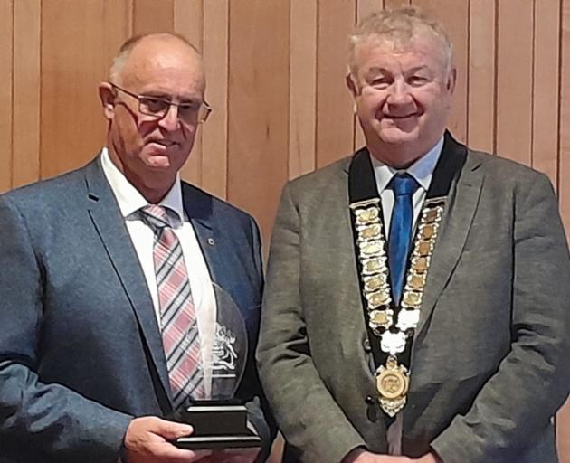 Peter Lowe and Mayor Neil Brown. PHOTO: CEZARNE RODGERS