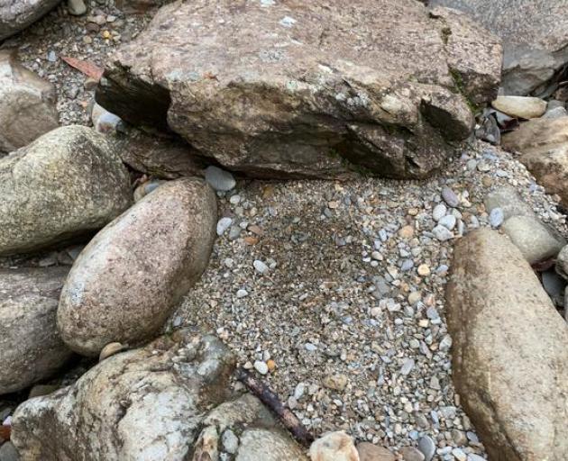 A footprint in gravel helped lead searchers to the missing trampers in Kahurangi National Park....