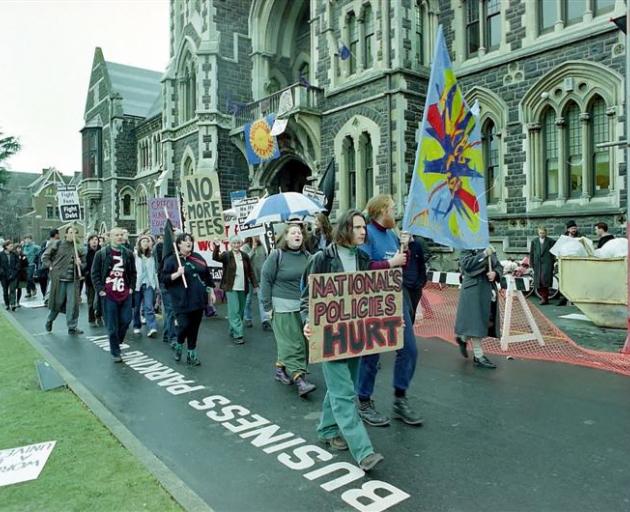 Student protest outside the Registry 1996. Mark Baxter.