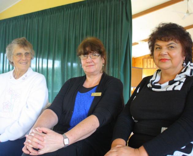 WHAT IS THE BEST WAY A YOUNG PERSON CAN MANAGE THEIR HOME?<br>SUPERGRANS OFFER THEIR ADVICE<br><b>Dot White (left) </b>Don't be afraid to ask for help. People are always willing to help if you just ask.<br><b>Irene Holl WHAT IS THE BEST WAY A YOUNG PERSON CAN MANAGE THEIR HOME?<br>SUPERGRANS OFFER THEIR ADVICE<br><b>Dot White (left) </b>Don't be afraid to ask for help. People are always willing to help if you just ask.<br><b>Irene Holl