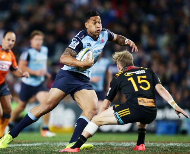 Israel Folau of the Waratahs makes a break at Allianz Stadium. Photo: Getty Images 