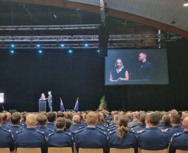 Rayna and Aren Olsen shared memories of their mother at the service. Photo: RNZ 

