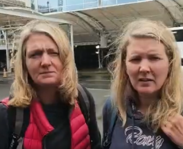 Emma and Sarah Hart outside Auckland international terminal this morning. Image: supplied/Twitter