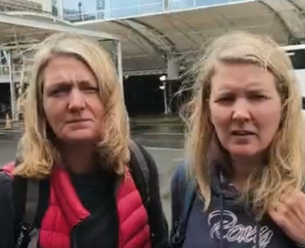 Emma and Sarah Hart outside Auckland international terminal this morning. Image: supplied/Twitter 