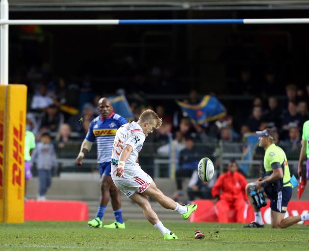 Damian McKenzie takes aim at Newlands. Photo: Getty Images 