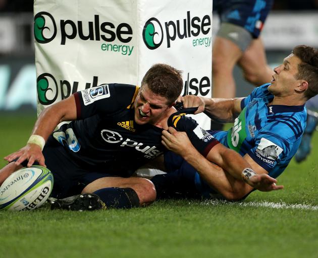 Teihorangi Walden score a try in the tackle of Matt Duffie. Photo: Getty Images 
