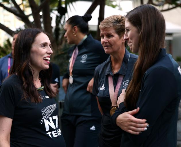 Prime Minister Jacinda Ardern (left) with medallists Jo Edwards (bowls) and Eliza McCartney (pole...