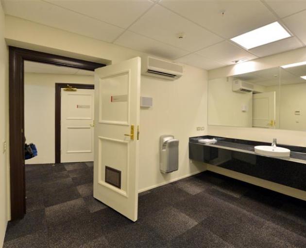 The soloists' dressing room in the town hall.