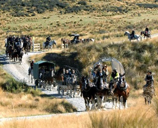 Wagons take to the trail near Milton. Photo by Stephen Jaquiery.