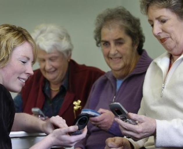 Texting tutor Aimee Dodds with Noeleen Thomas (79), Margaret Simpson (76) and Juliet O'Donell (66). Photo by Peter McIntosh.