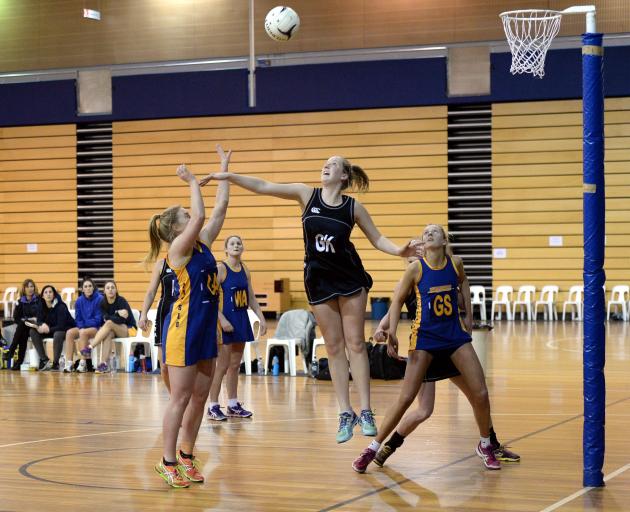 Phys Ed A goal attack Sophie Johns shoots over Southern Magpies goal keep Tarryn Dickson during...