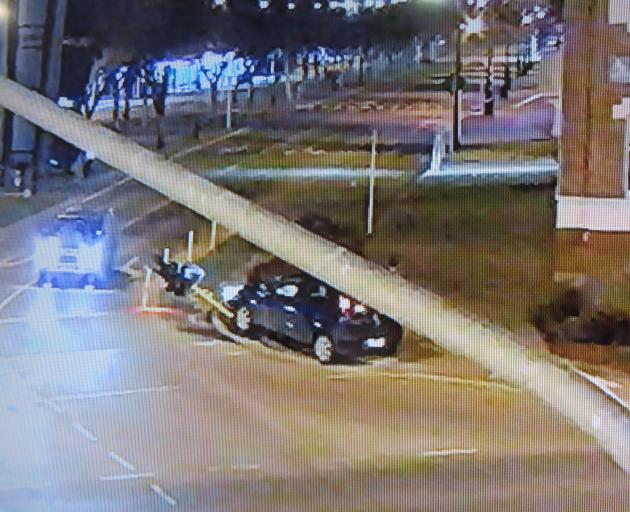 A driver hits a traffic light at the Severn St-Thames St intersection on Monday night. Photo supplied.