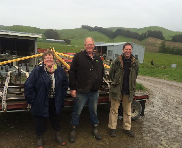 Organic farmers Bruce and Merril Catto hosted the Southern Organic Group's field day on their Waipahi property recently. Lincoln University's Dr Charles Merfield (right) spoke about non-chemical weed control and using organic and biological systems. Photo