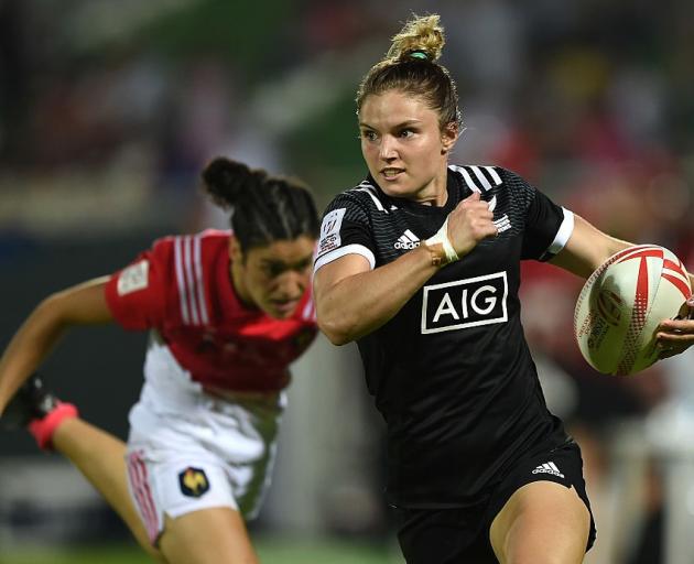 Michaela Blyde on the run against France at the Dubai Sevens. Photo: Getty Images