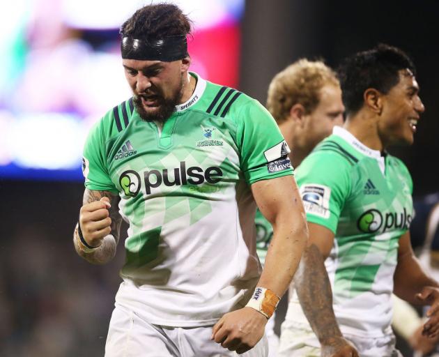 Elliot Dixon of the Highlanders celebrates victory in the round five Super Rugby match between the Brumbies and the Highlanders Getty Images)