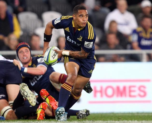 Aaron Smith of the Highlanders passes the ball during the round eight Super Rugby match between...