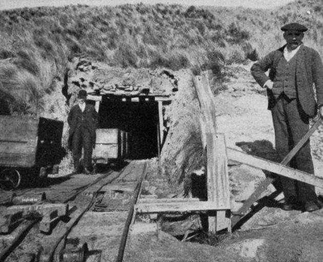 The Riccarton Company's No 1 coal mine, Saddle Hill. - Otago Witness, 25.4.1917. 
