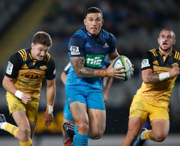Blues midfielder Sonny Bill Williams with ball in hand against the Hurricanes. Photo: Getty Images
