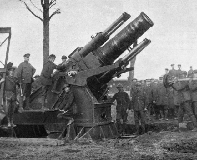 With the British Army on the Western Front: getting the big gun nicknamed ``Granny'' ready to fire at the German lines. - Otago Witness, 13.6.1917