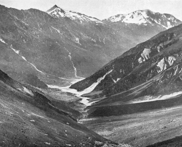 A view near the head of the Wills Valley, showing the mountain grandeur of South Westland. -...