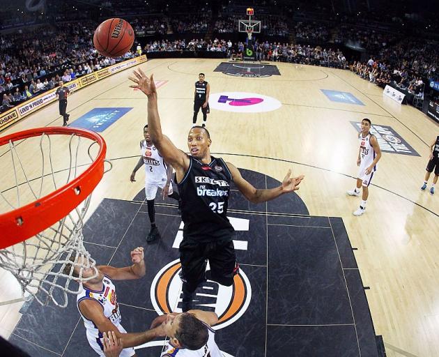 New Brooklyn Nets player Akil Mitchell in action with the New Zealand Breakers. Photo: Getty Images