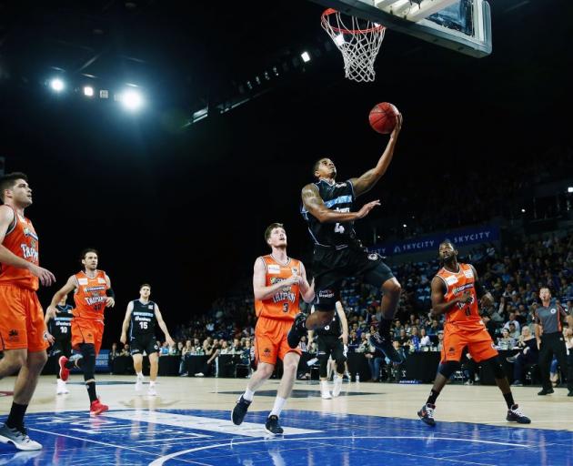 Breakers point guard Edgar Sosa takes the ball to the hoop against the Taipans. Photo: Getty Images