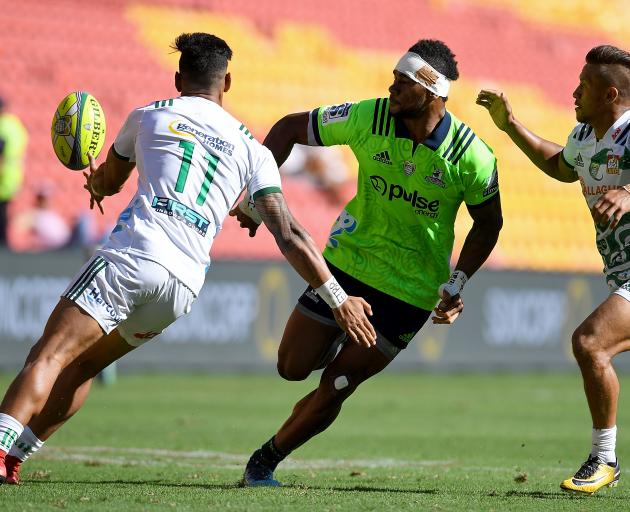 Tevita Nabura of the Highlanders passes the ball during the 2018 Global Tens match between the...