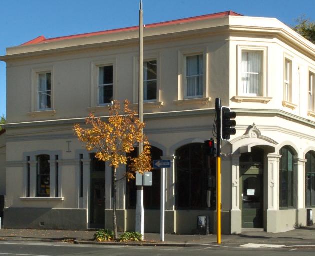 Here is the Cumberland St, Dunedin, building in 2007, before the Green Acorn Cafe moved to Albany...