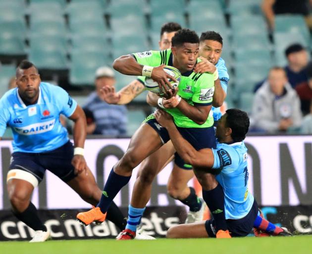Aaron Smith of the Highlanders is tackled during the round 14 Super Rugby match between the Waratahs and the Highlanders at Allianz Stadium on May 19, 2018 in Sydney, Australia GETTY