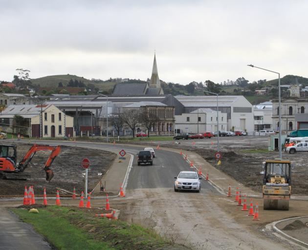 The $600,000 Waterfront Rd extension in Oamaru Harbour is now open to traffic. Finishing touches...