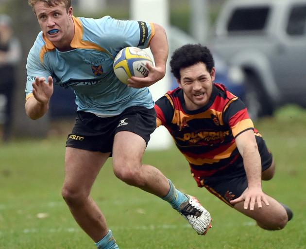 Jack McHugh escapes Thomas Johnson and makes his way into our form XV. Photo: Peter McIntosh