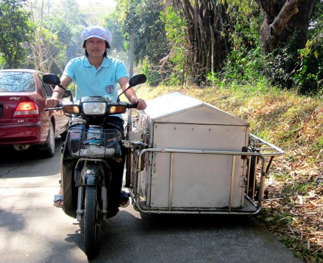  Meals on wheels Thai-style.

