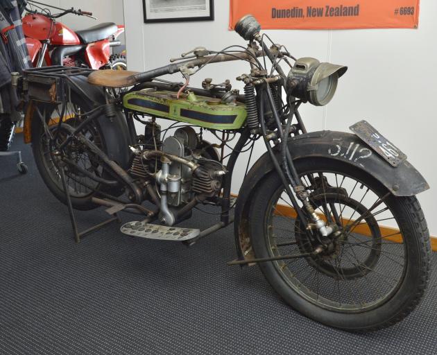 Bill Veitch talked in the column last week about the 350cc Douglas shown by Dunedin motorcycle...