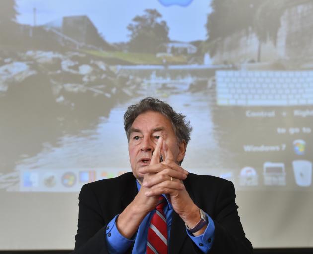 Visiting US anti-fluoride campaigner Paul Connett issues a challenge to University of Otago academics to debate the fluoridation issue. Photo: Peter McIntosh