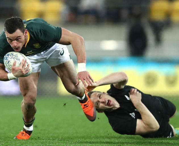 Ben Smith stretches to try and stop Jesse Kriel. Photo: Getty Images